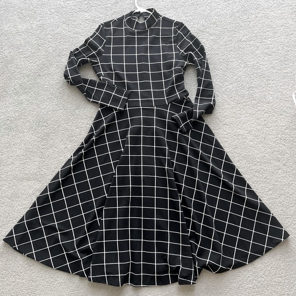 BLACK & WHITE FITTED GRID MIDI DRESS - Picture 1 of 2